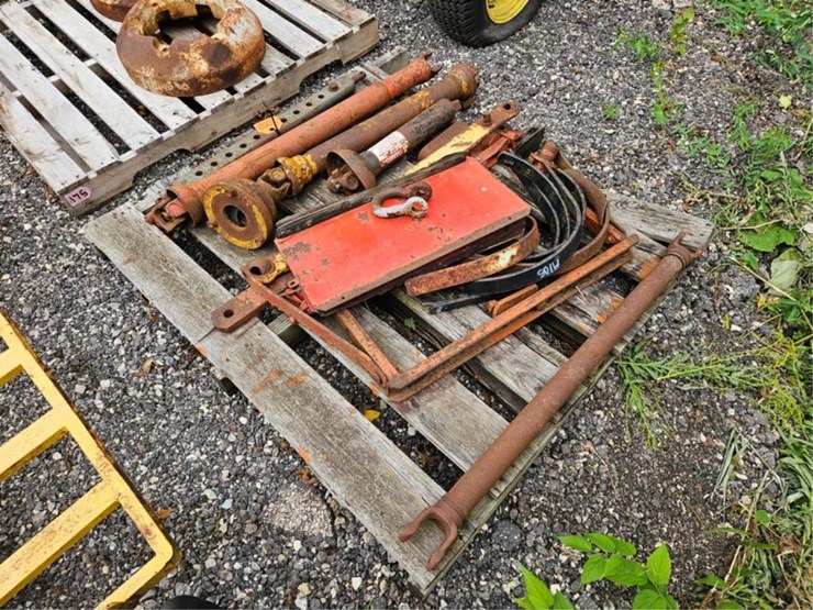 #2052-•-pallet-of-pto's-&-hitch-parts-image-3