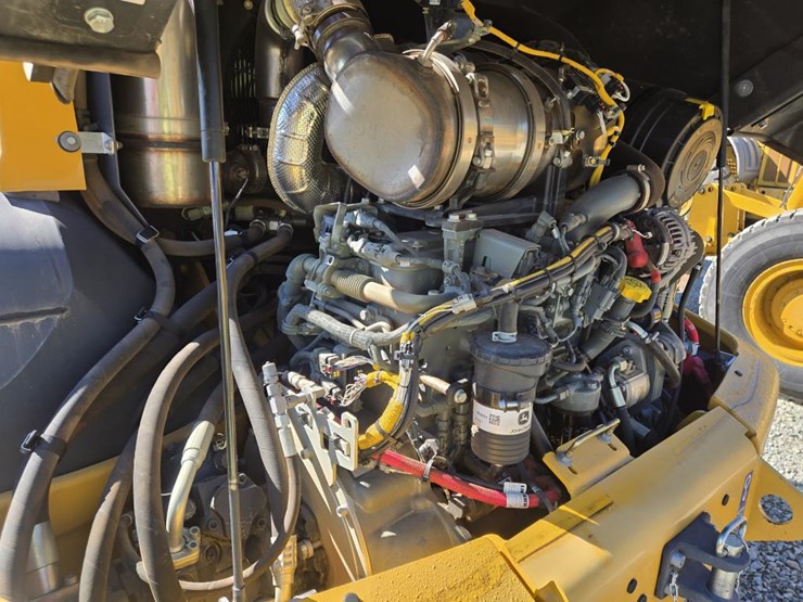 2019-deere-344l-image-44