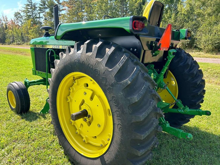 john-deere-4240-image-15