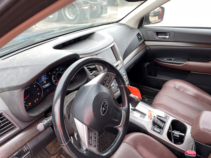 #1037-•-2014-subaru-outback-(wi-title-in-delay)-image-17