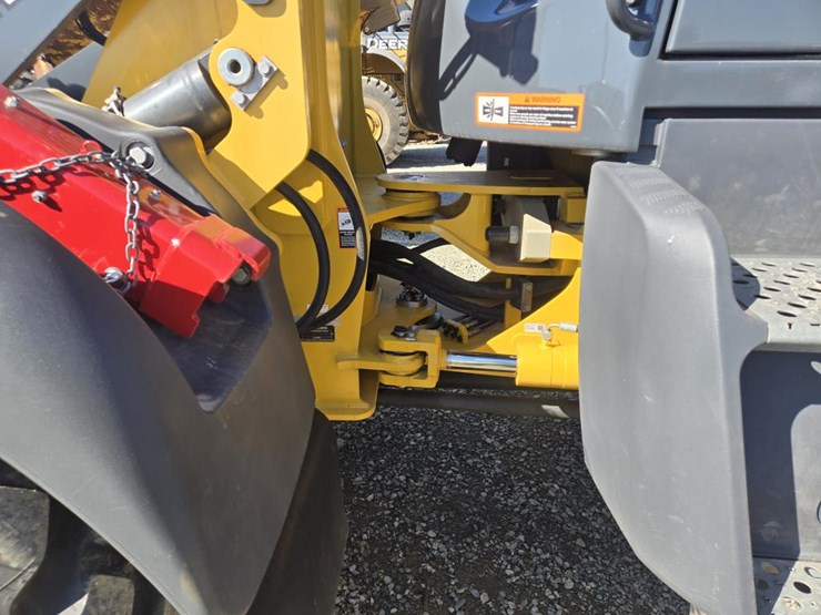 2019-deere-344l-image-28