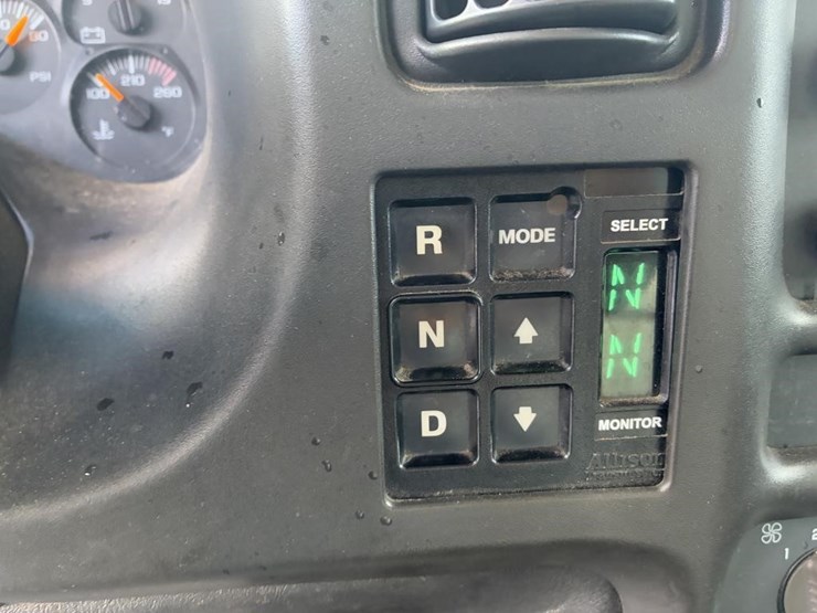 2008-gmc-c7500-dump-truck-image-15