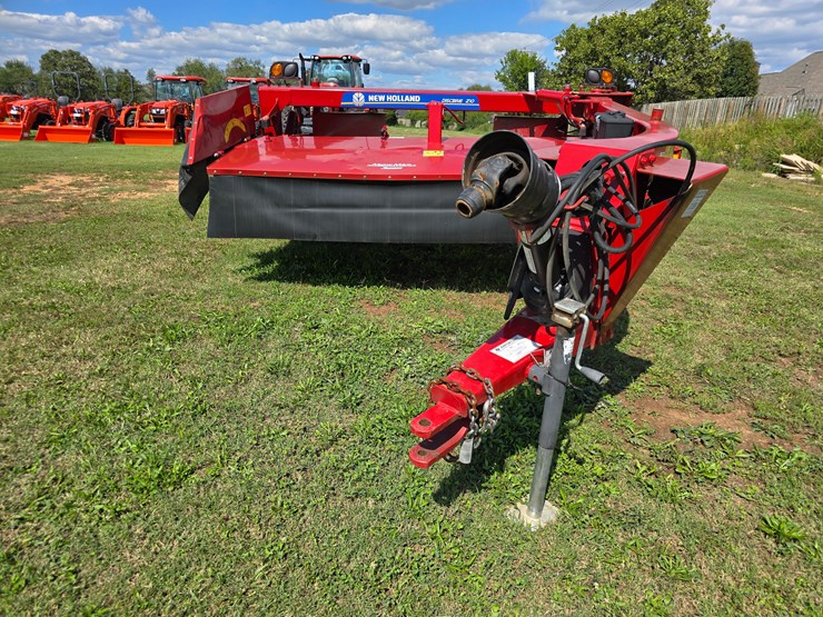 2023-new-holland-210-image-35