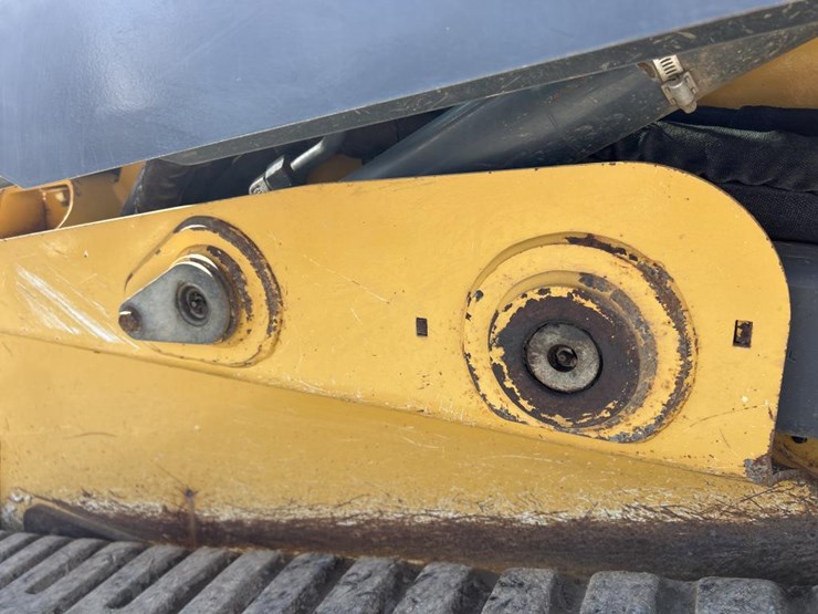 2018-deere-333g-image-24