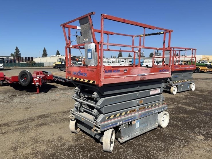 skyjack-sj4632-scissor-lift-image-1