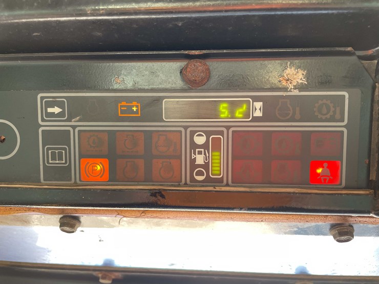 1980-new-holland-lx885-image-39