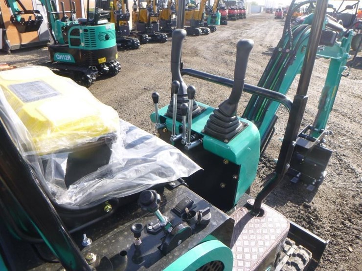 2025-agt-qh12r-hydraulic-excavator-image-22