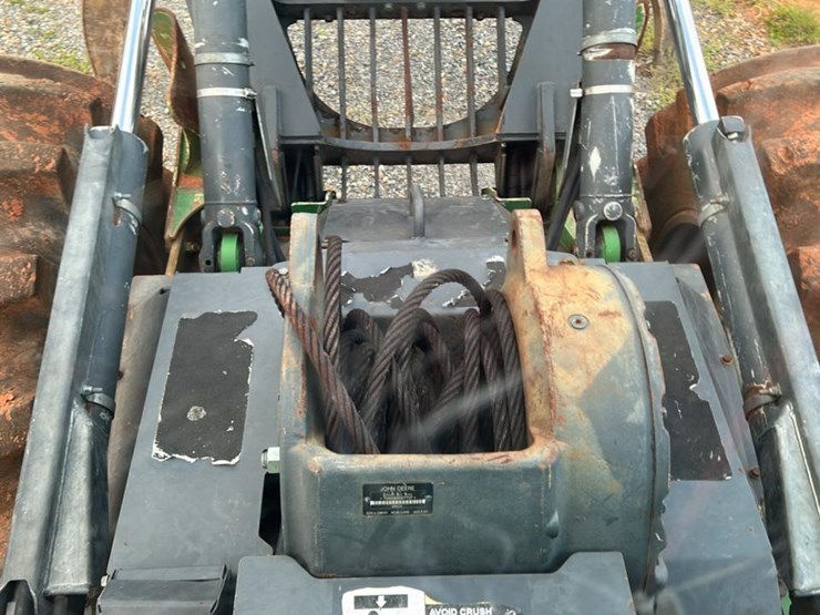 2018-deere-648l-image-39