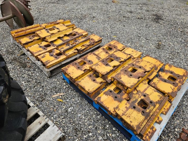 #2094-•-steel-cat-track-pads-image-6