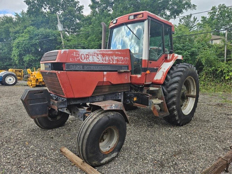 #2004-•-case-international-7110-magnum-tractor-image-1