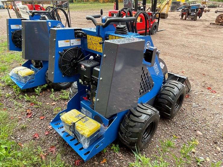 #8165-•-agt-skid-steer-loader-image-4