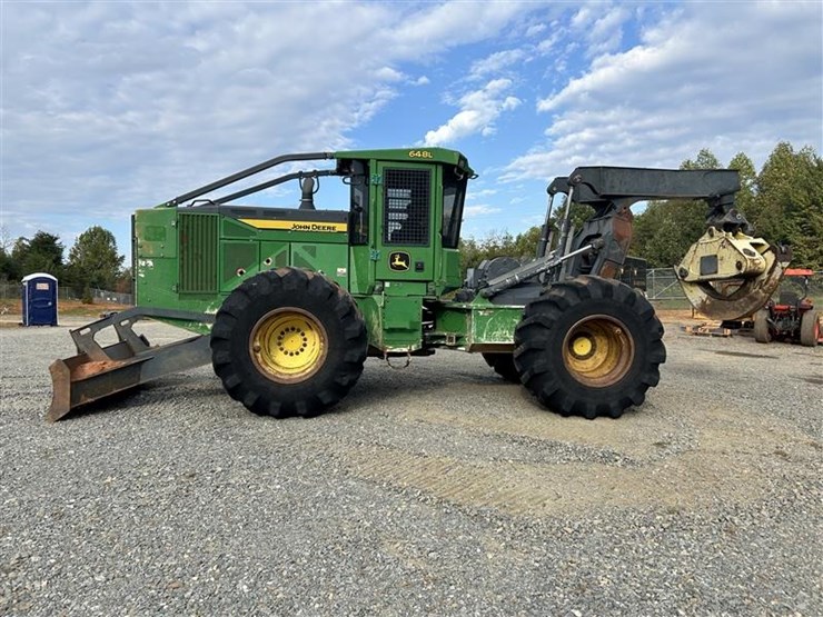 2018-deere-648l-image-1