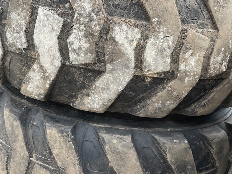 #6484-•-(4)-skidsteer-tires-and-rims-image-10