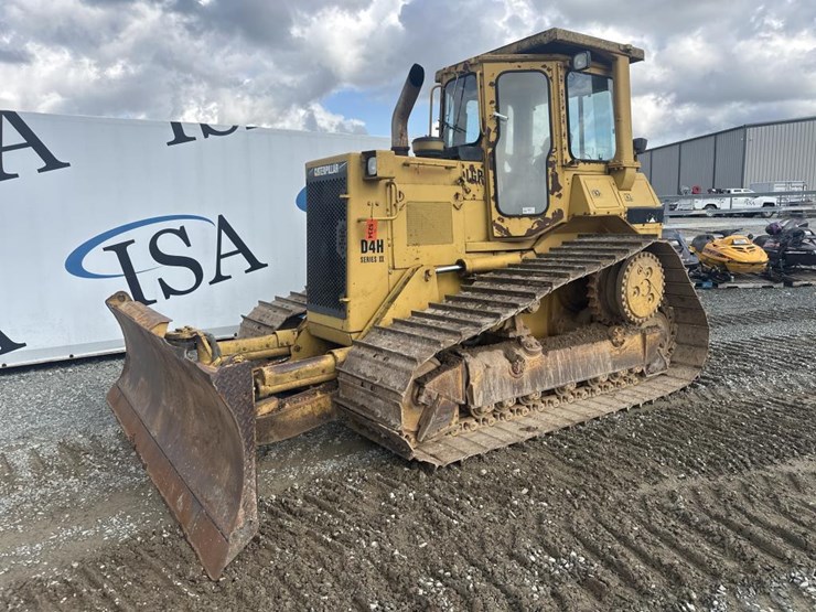 caterpillar-d4h-image-1
