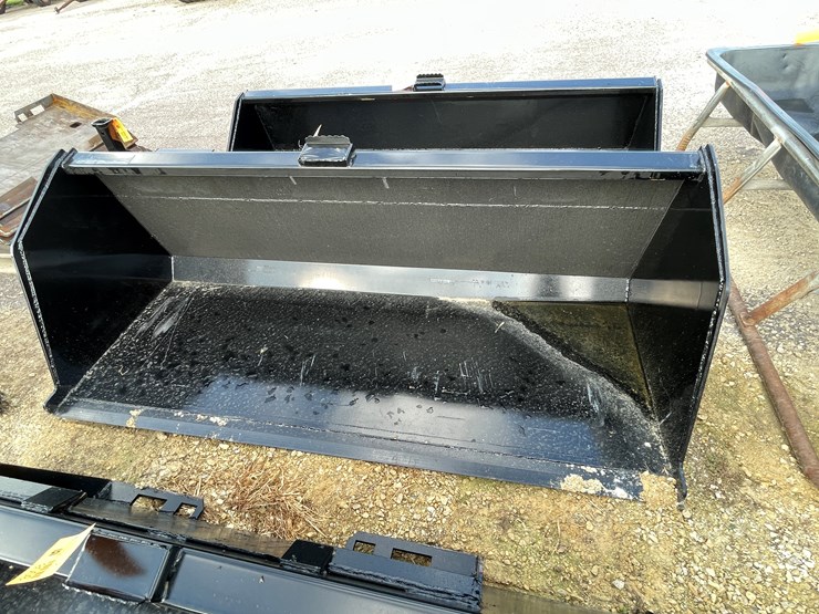 #3007-•-skid-steer-7'-dirt-bucket-image-7