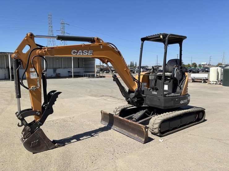 2019-case-cx37c-image-1