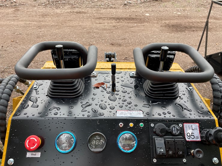 #8170-•-agt-compact-track-loader-image-17
