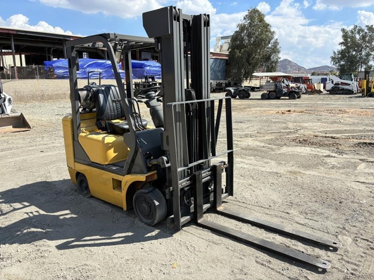 2004-komatsu-c30axps-forklift-image-2