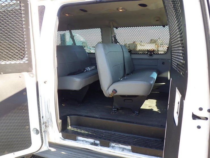 2006-ford-econoline-350-image-7