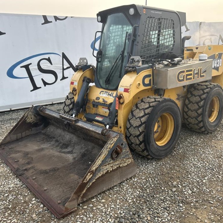 2019 GEHL V420
