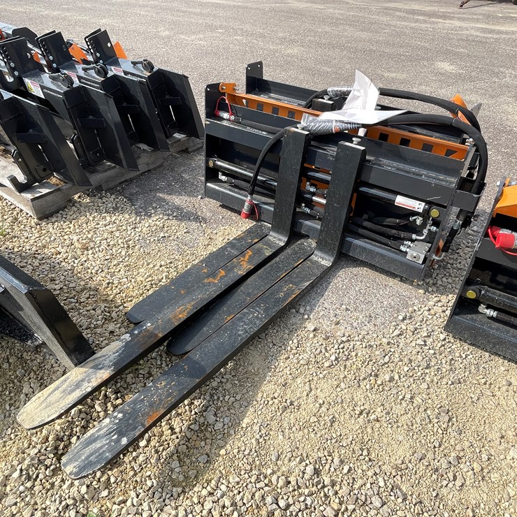 #3049 • Wolverine Adjustable Skid Steer Pallet Forks