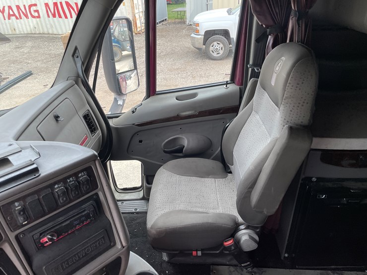 2013-kenworth-t700-image-57