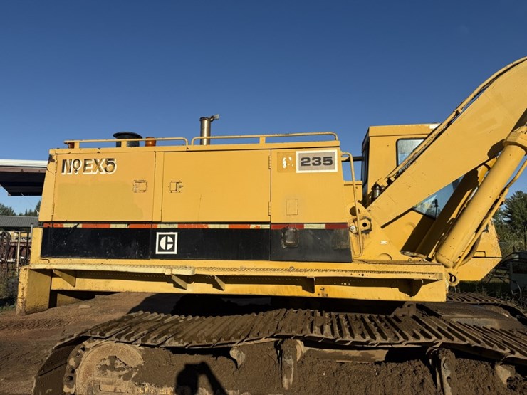 caterpillar-235-image-11