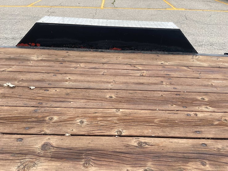 #1977-•-20'-tandem-axle-trailer-(has-wi-title)-image-32