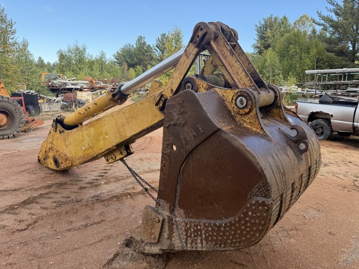 caterpillar-235-image-17