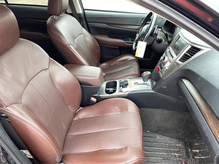 #1037-•-2014-subaru-outback-(wi-title-in-delay)-image-21