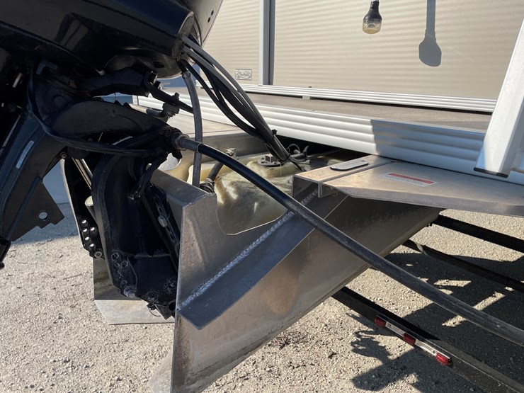 #1031-•-2012-crest-pontoon-(has-wi-title)-and-trailer-(no-title)-image-24