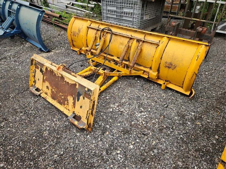 #2047-•-8'-skid-steer-snow-plow-image-5