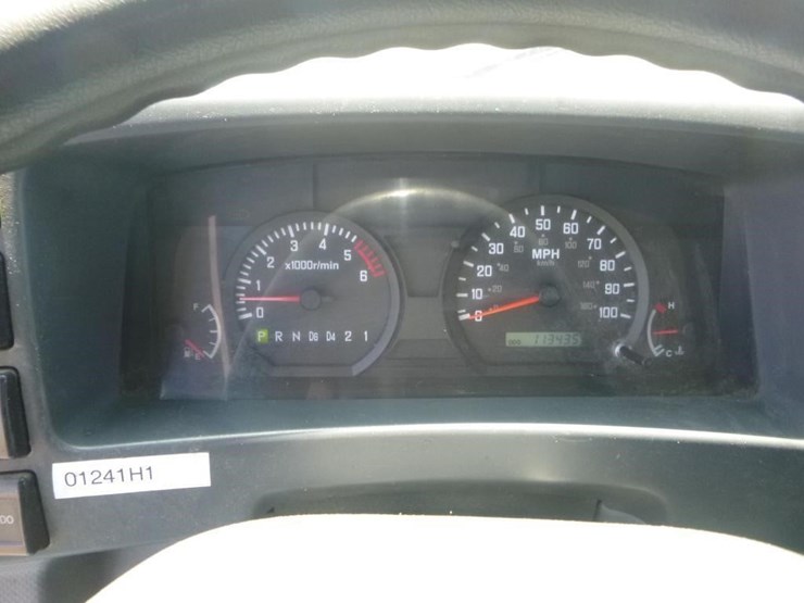 2012-isuzu-npr-image-19