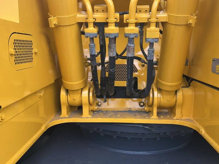 2021-komatsu-pc228-image-14