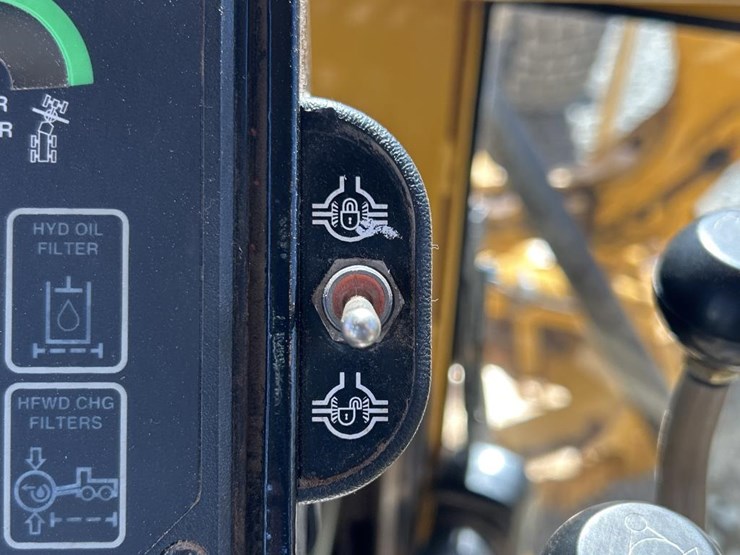 2001-deere-772ch-image-116