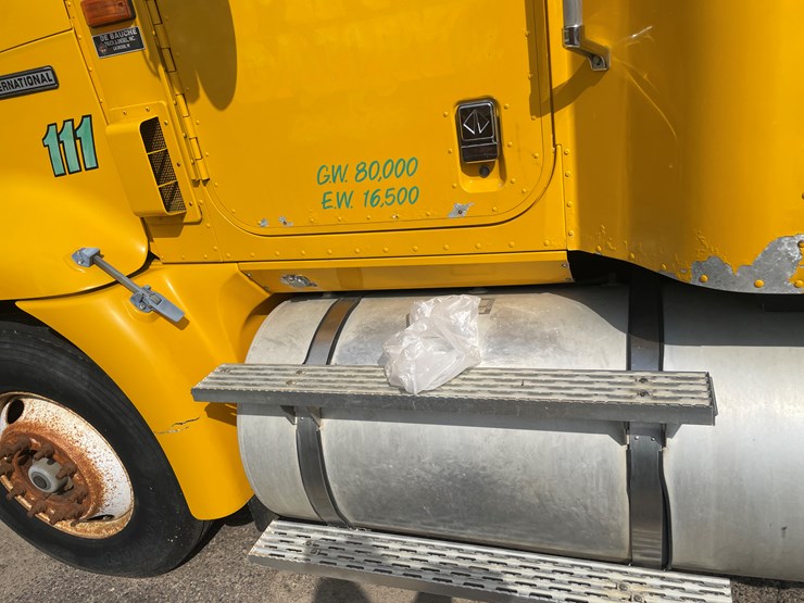 #1003-•-1997-international-semi-tractor-(has-wi-title)-image-26