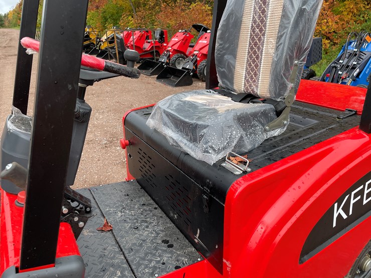 #8163-•-agt-electric-forklift-image-9