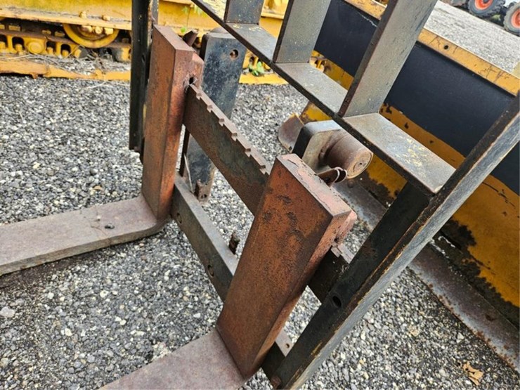 #2048-•-42"-fork-lift-pallet-forks-image-9