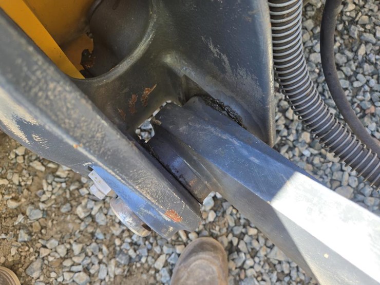 2019-deere-344l-image-21