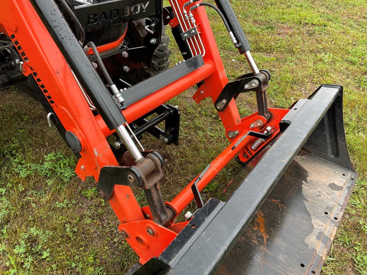 #8065-•-2024-bad-boy-4035ch-4wd-tractor-with-front-mount-berco-66"-snowblower-image-42