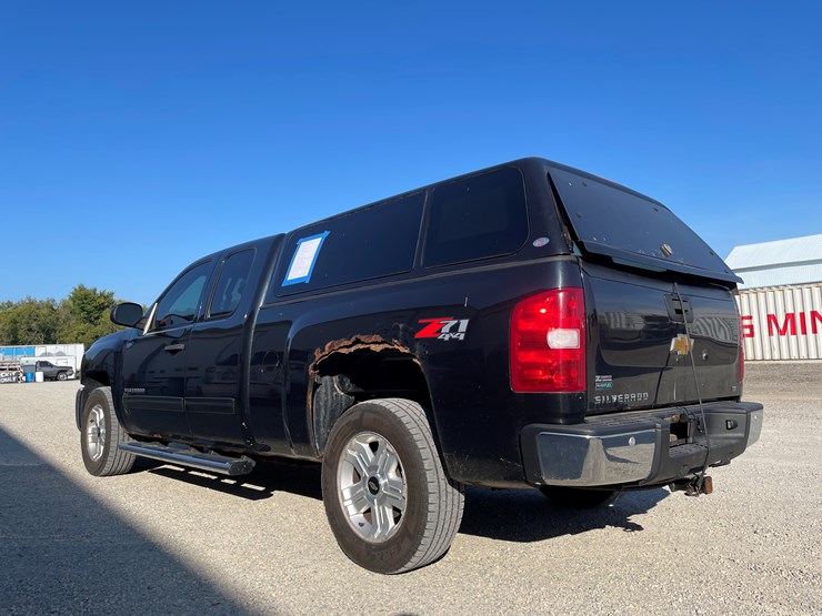 #1012-•-2012-chevy-silverado-1500-extended-cab-pickup-truck-image-8