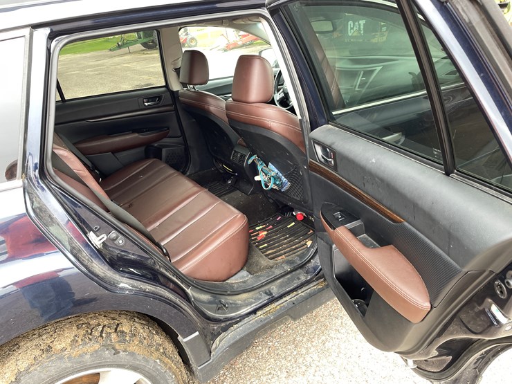 #1037-•-2014-subaru-outback-(wi-title-in-delay)-image-23