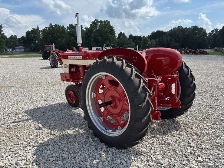 farmall-240-image-3
