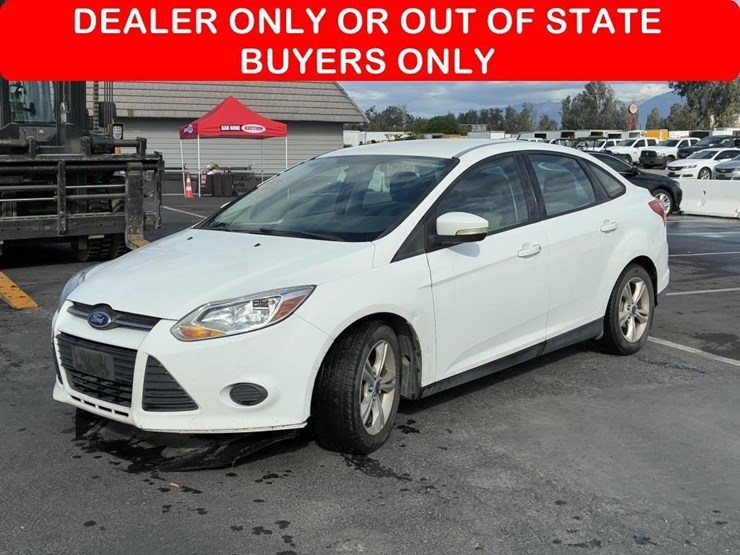 2014-ford-focus-sedan-image-1