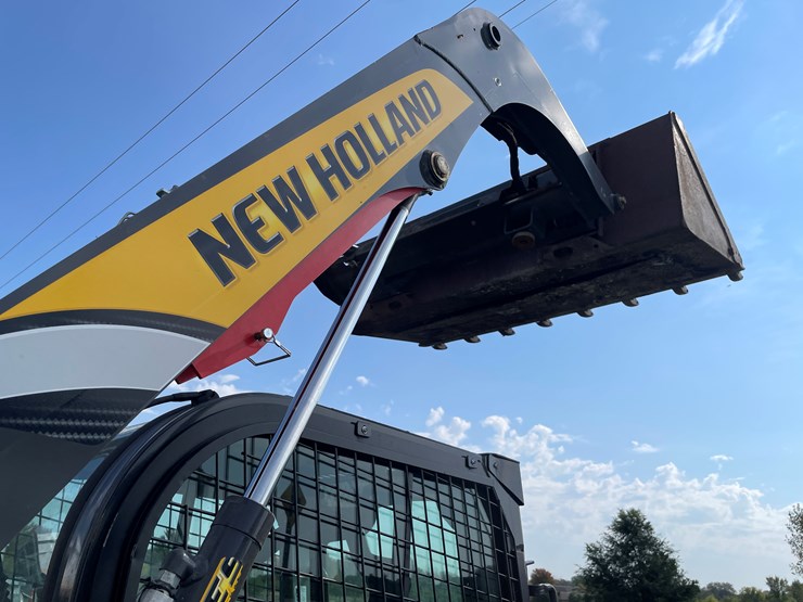 2019-new-holland-l216-image-37