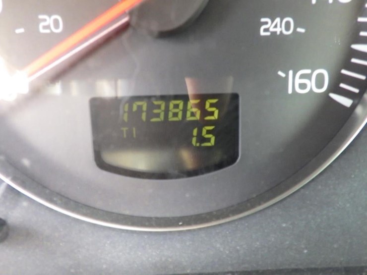 2004-volvo-xc70-image-14