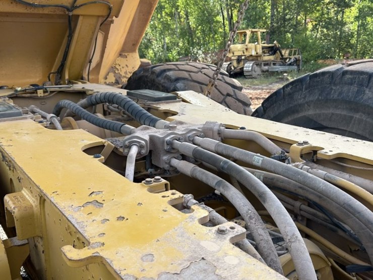 caterpillar-745-image-102