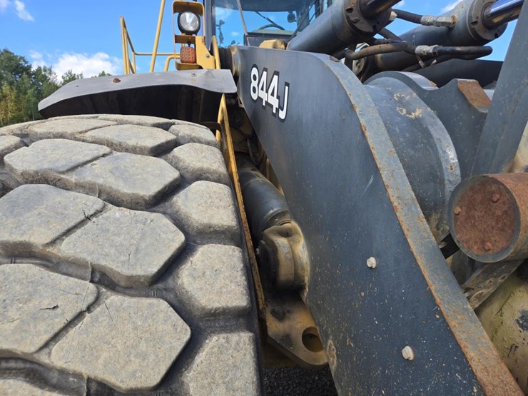 2007-deere-844j-image-17