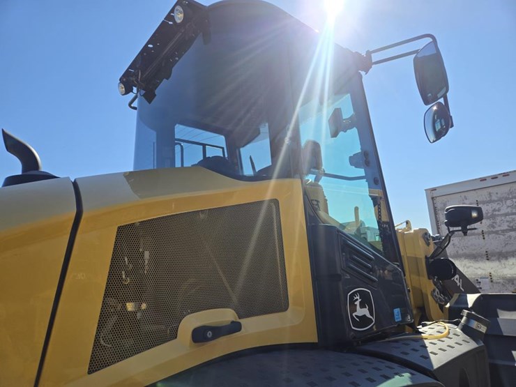 2019-deere-344l-image-37