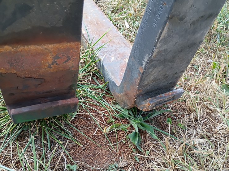 #108-•-set-of-42"-pallet-forks-image-10
